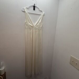 Vintage 70s Kayser Ivory Nylon Nightgown Floral Ribbon Empire Waist USA Made M